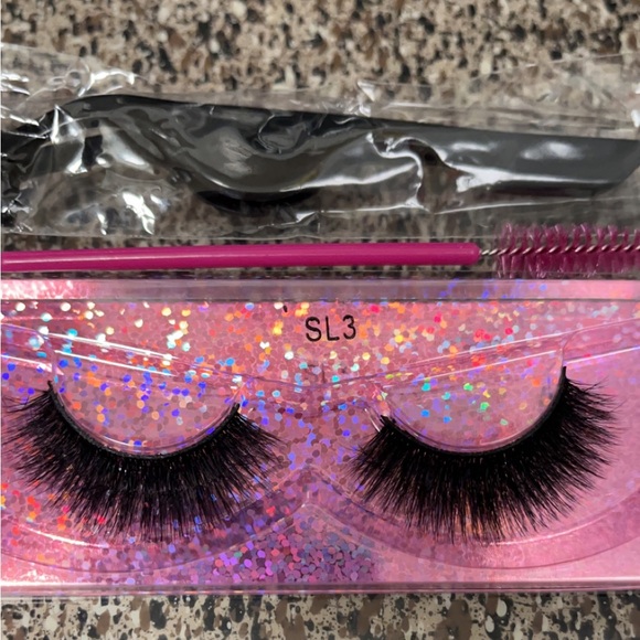 Faux mink lashes - Picture 2 of 3